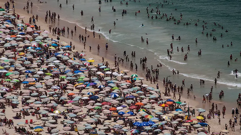 Crece el rechazo al turismo masivo en las Islas Canarias: ¿Cómo podría afectar tus vacaciones?