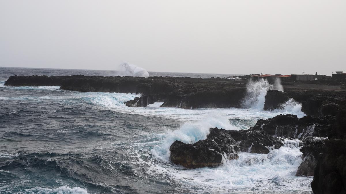 Islas Canarias declara estado de ‘pre-alerta’ y emite advertencias extremas