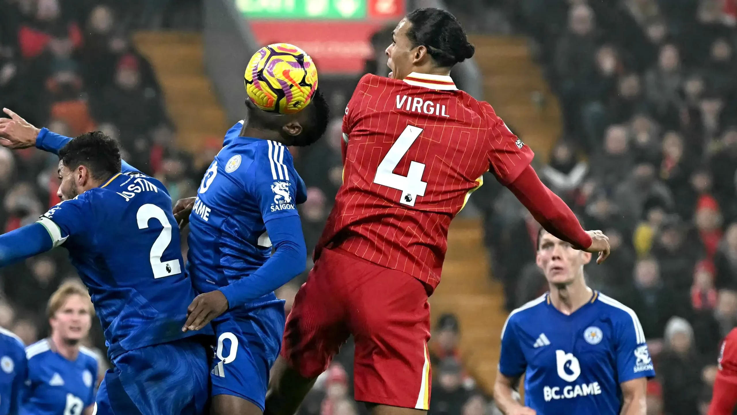 Premier League 2024-25: Liverpool Completa la Rimonta e Batte il Leicester 3-1, Allunga a Sette Punti di Vantaggio in Classifica