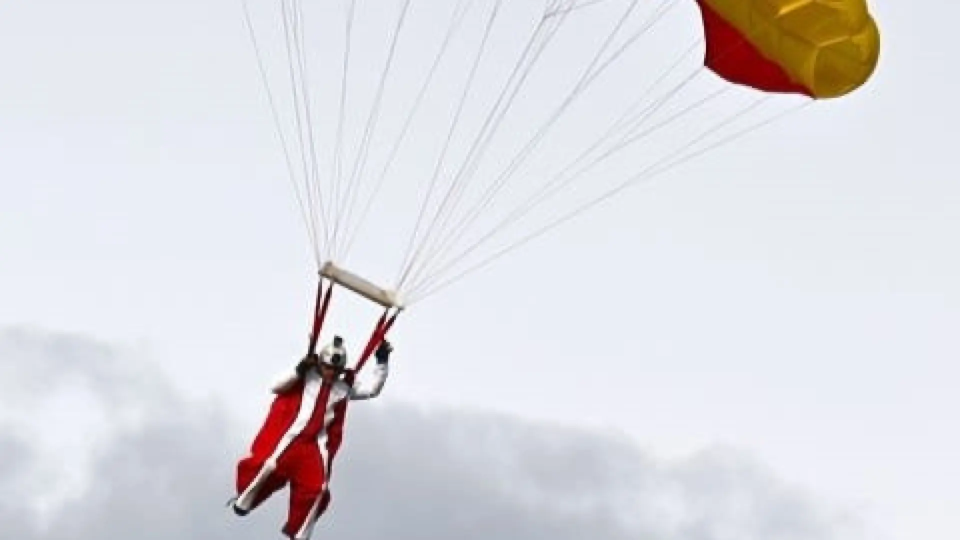 Nacho Cifuentes, esperto BASE jumper e riconosciuto istruttore di sport estremi, muore in un tragico incidente a Peña Telera, nei Pirenei Aragonés